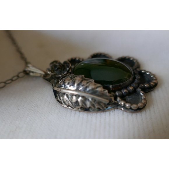 Vintage Sterling Silver Chain Necklace With Southwestern Green Stone Pendant - Picture 8 of 9